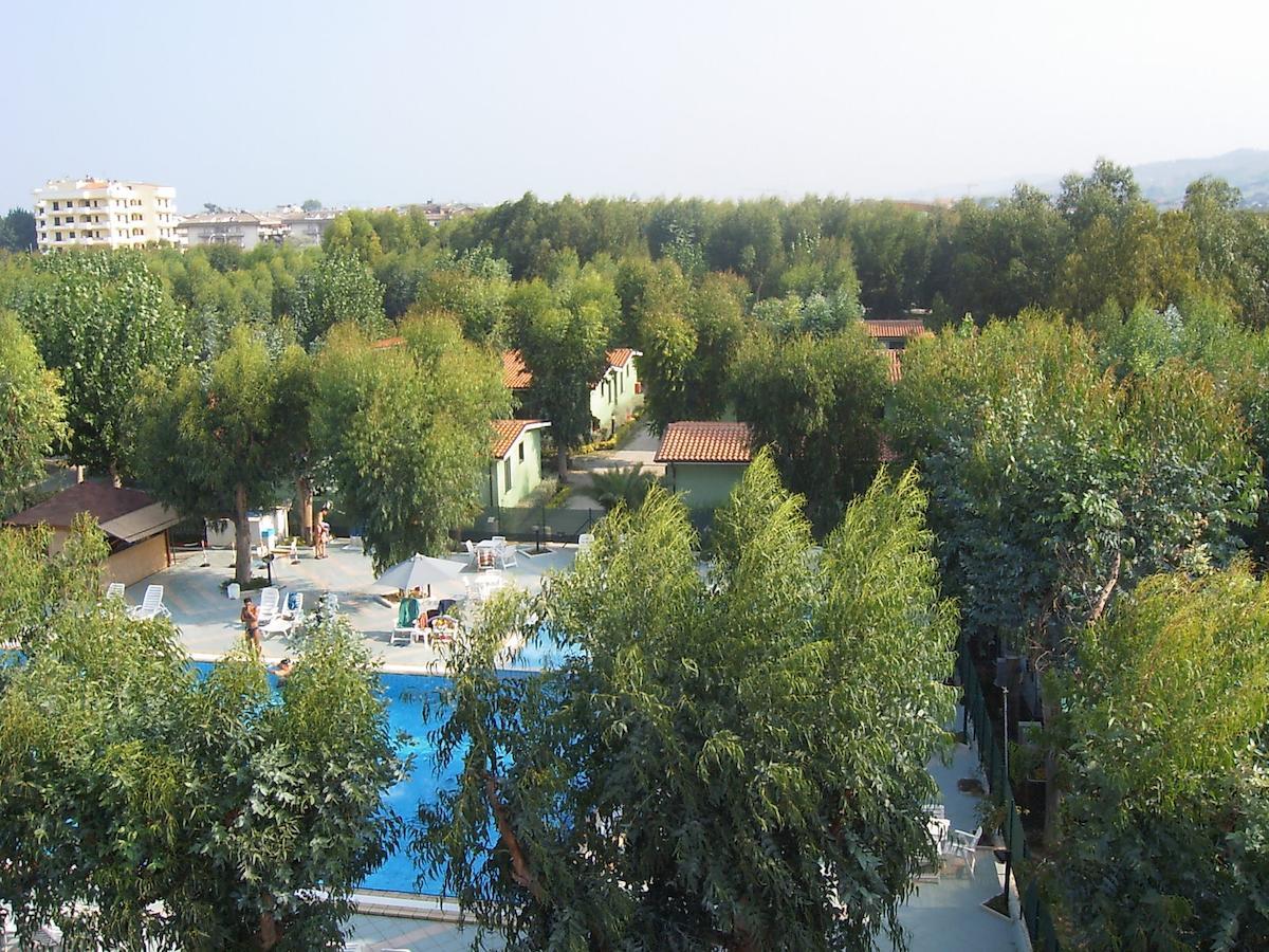 Camping & Village Eucaliptus Alba Adriatica Exterior foto