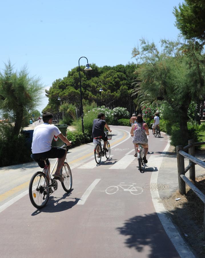 Camping & Village Eucaliptus Alba Adriatica Exterior foto